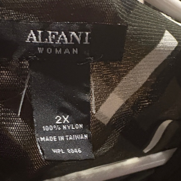 Geometric Pattern Sheer Blouse - Picture 4 of 4